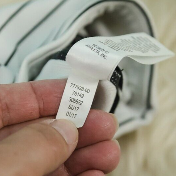 Athleta Size Medium M Relay Striped Capri Black White Active Pockets Leggings - Picture 8 of 9